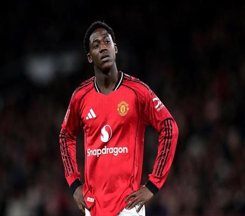 新鹏城队黄,衣对阵海港,门将球衣蓝,欧博体育app下载,欧博体育官网,欧博体育官方网站,欧博体育平台